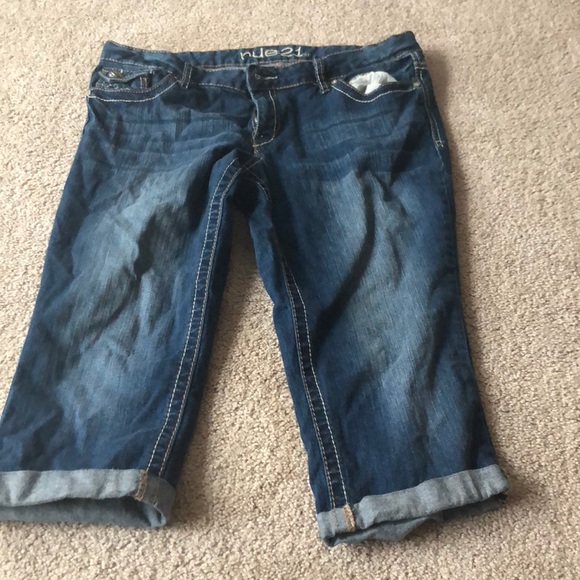 Capri’s - Picture 2 of 2